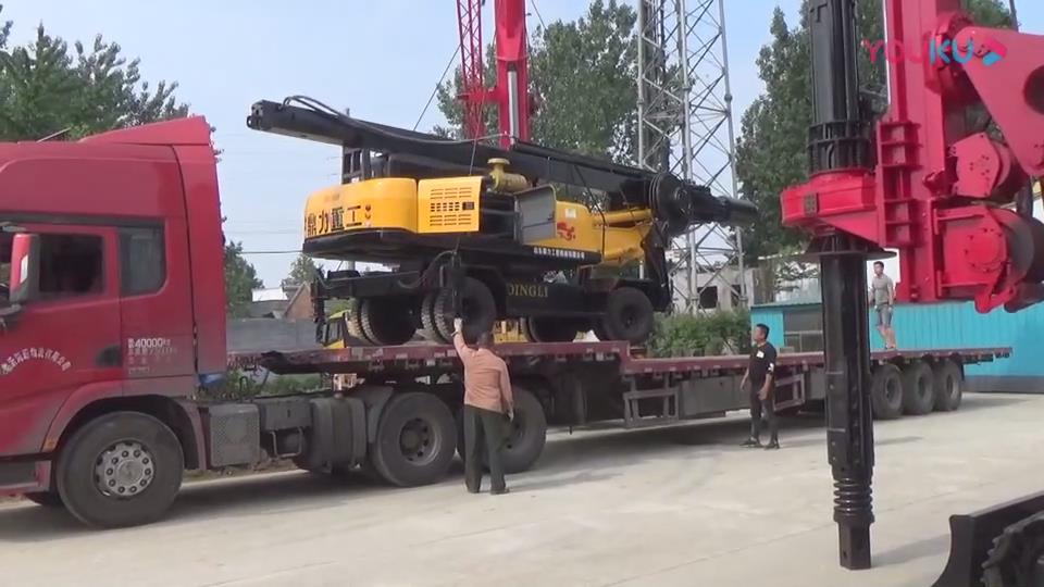 云南曲靖客戶訂購的一臺輪式旋挖鉆機發車